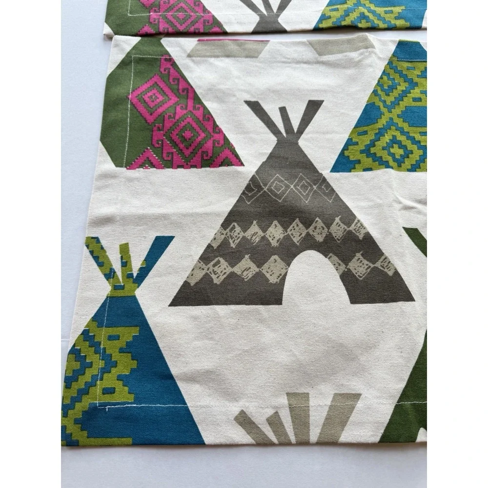 Set Of 2 Matching Crate And Barrel Placemats & Napkins 21x21 Teepee Holiday
